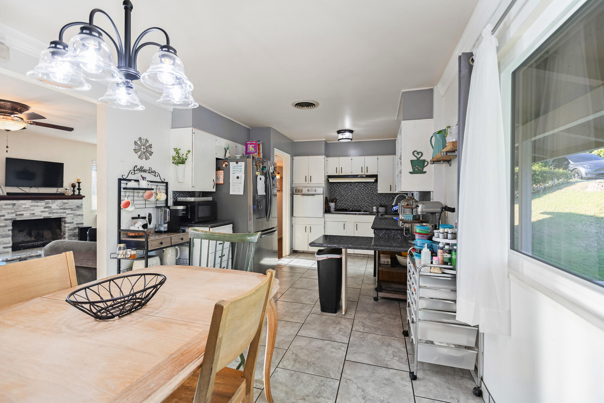 1043 N Highland Dr, Porterville, CA 93257