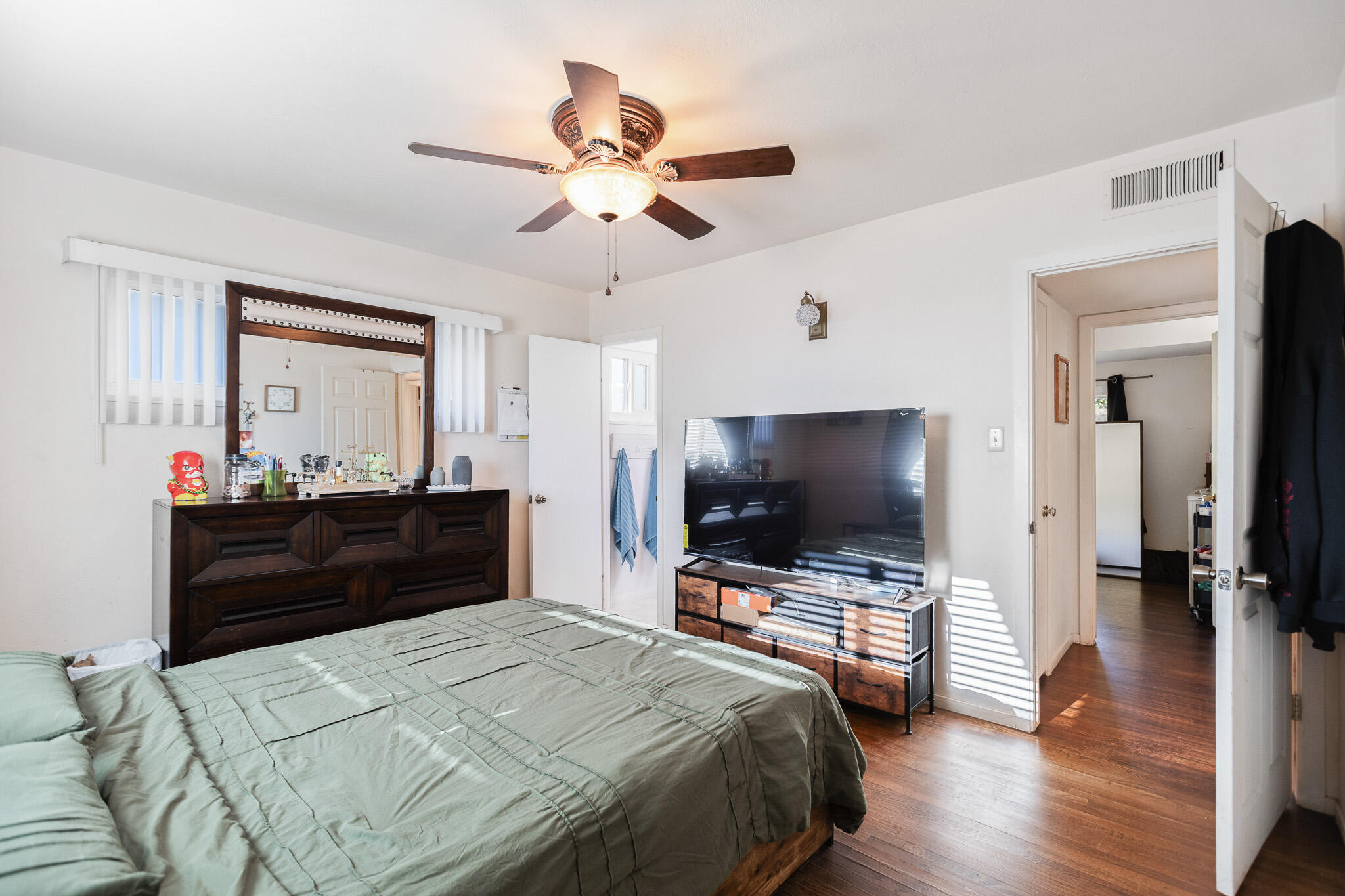 1043 N Highland Dr, Porterville, CA 93257