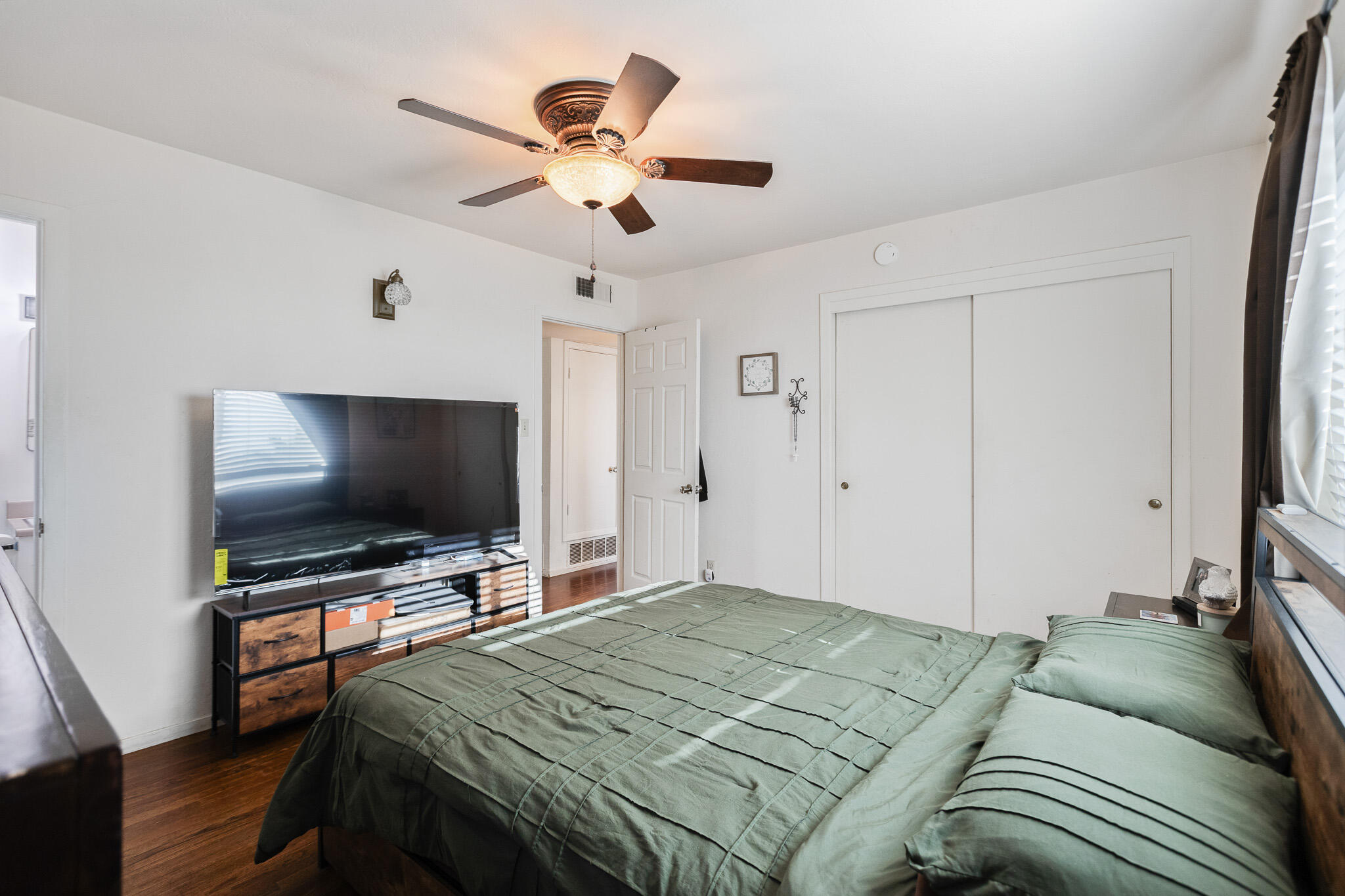 1043 N Highland Dr, Porterville, CA 93257