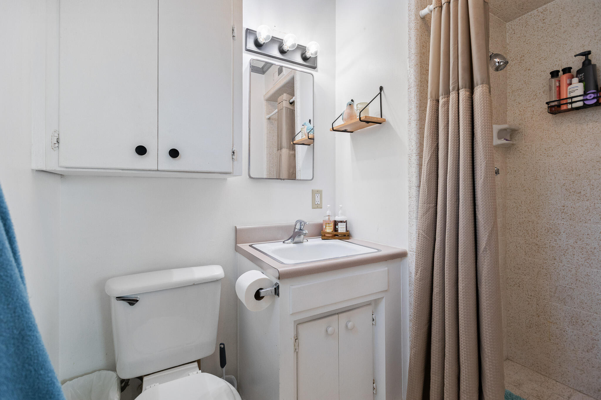 1043 N Highland Dr, Porterville, CA 93257