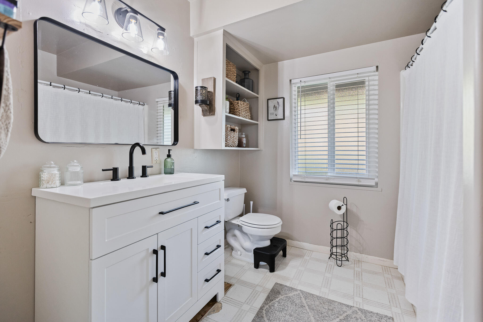 1043 N Highland Dr, Porterville, CA 93257