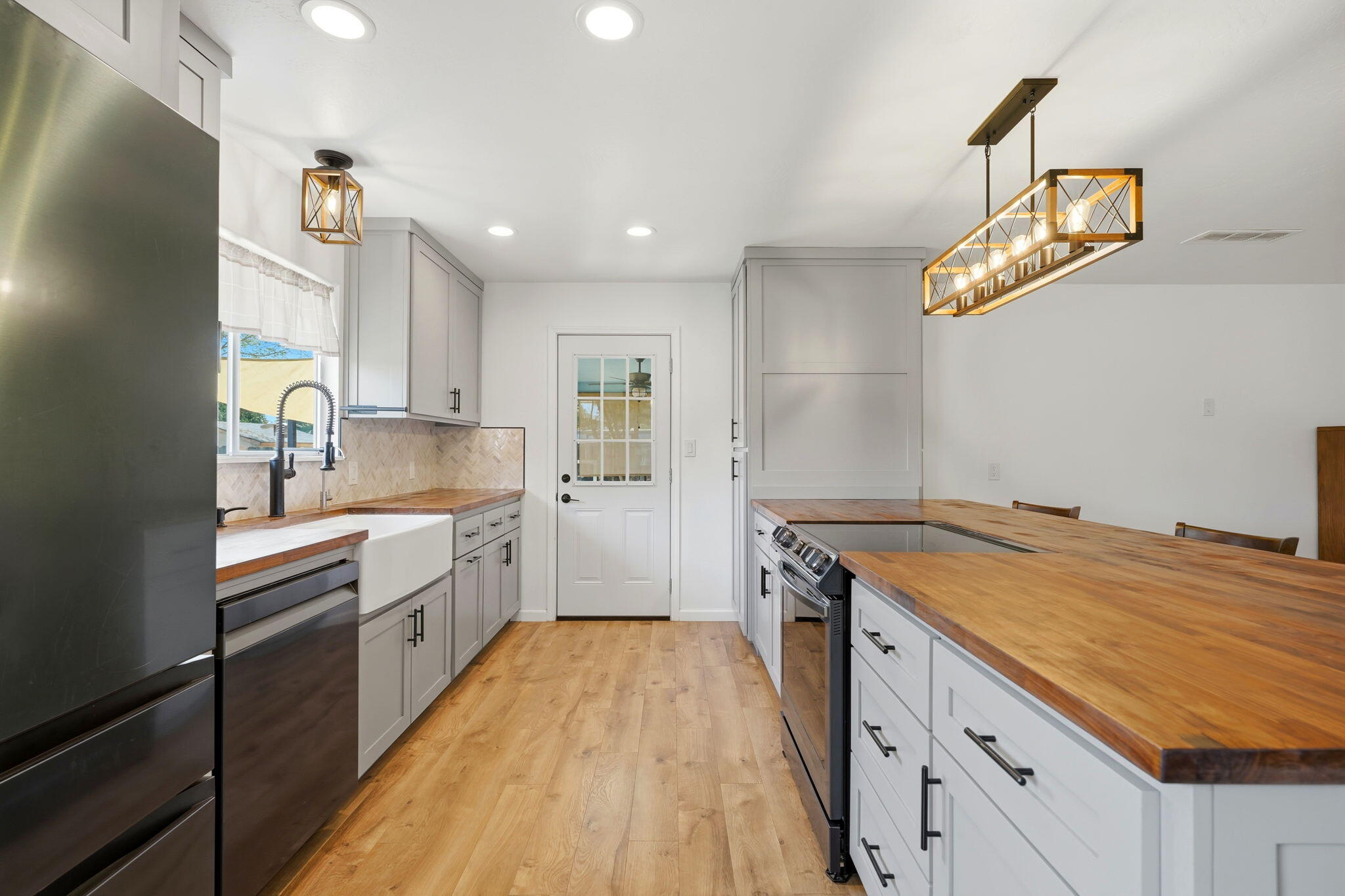 289 W Cypress Ave, Reedley, CA 93654