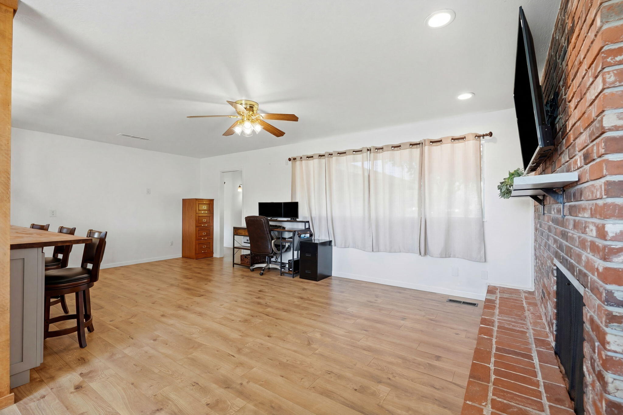 289 W Cypress Ave, Reedley, CA 93654