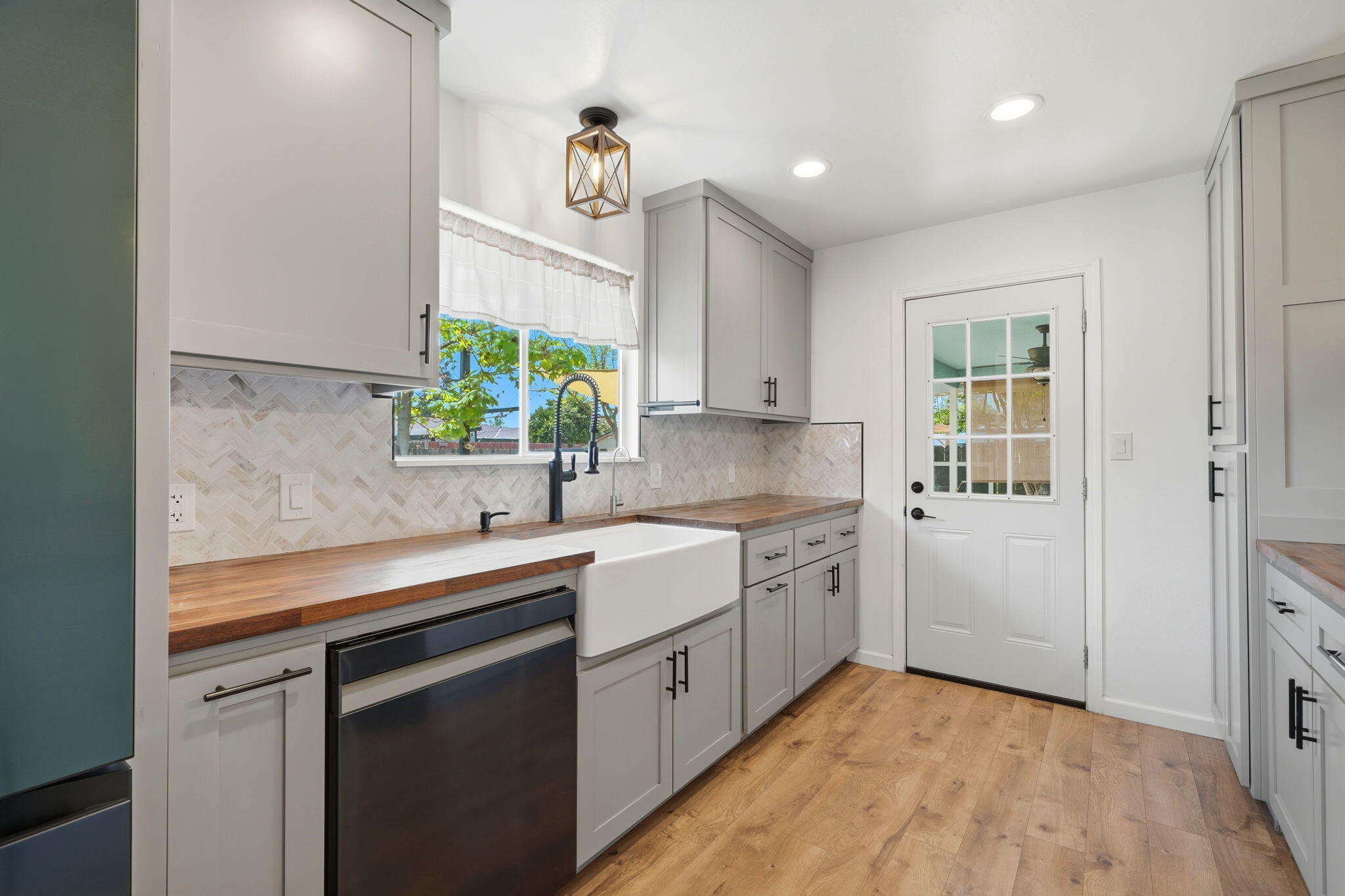 289 W Cypress Ave, Reedley, CA 93654