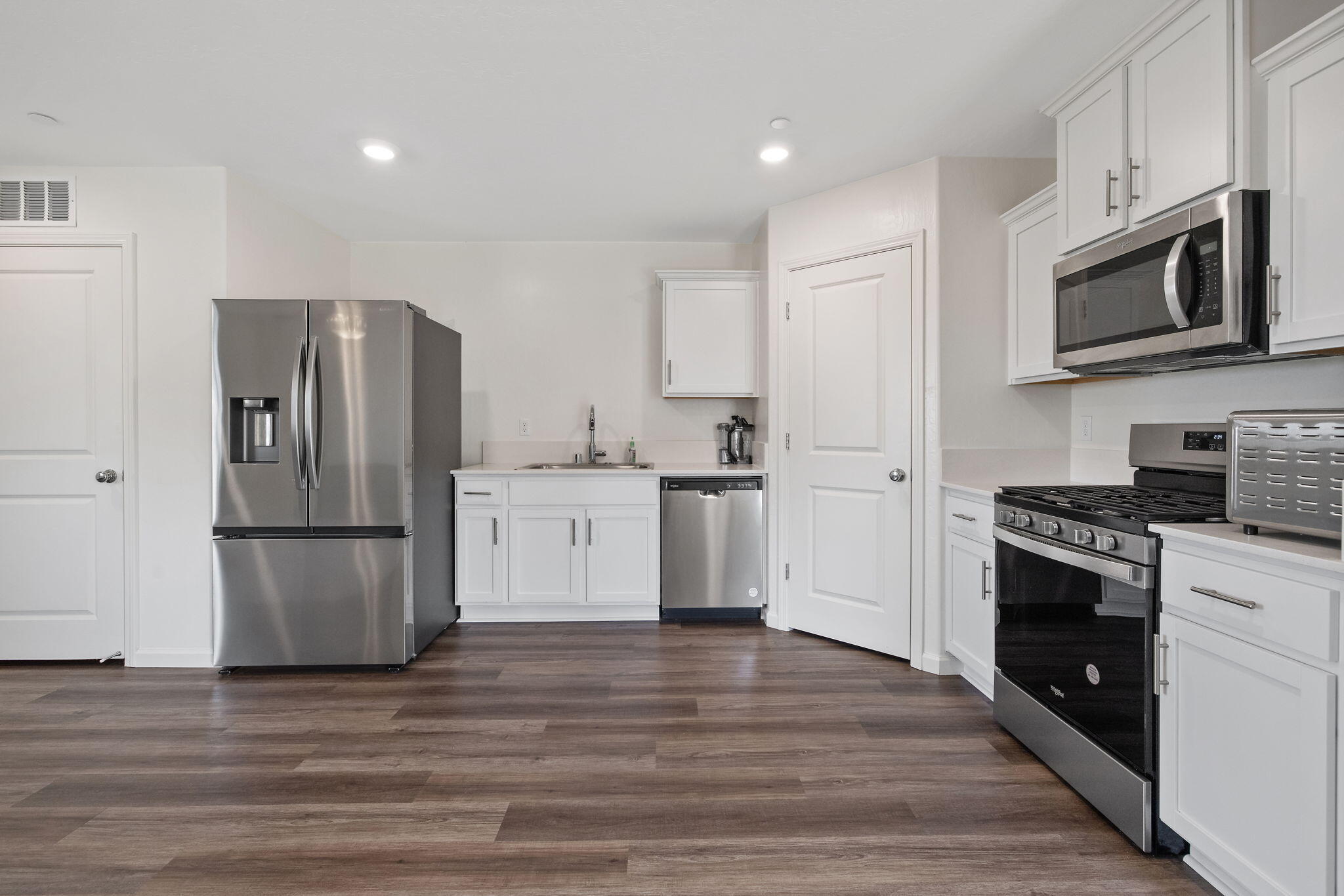 725 James Ave, Corcoran, CA 93212