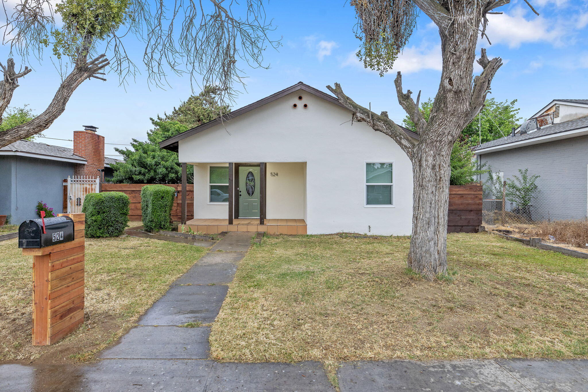 524 S 6th St, Kerman, CA 93630