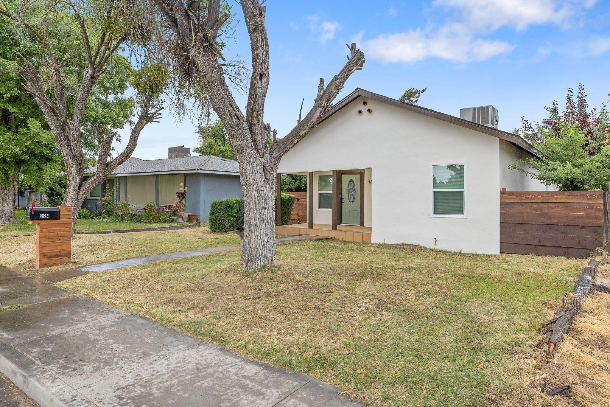 524 S 6th St, Kerman, CA 93630