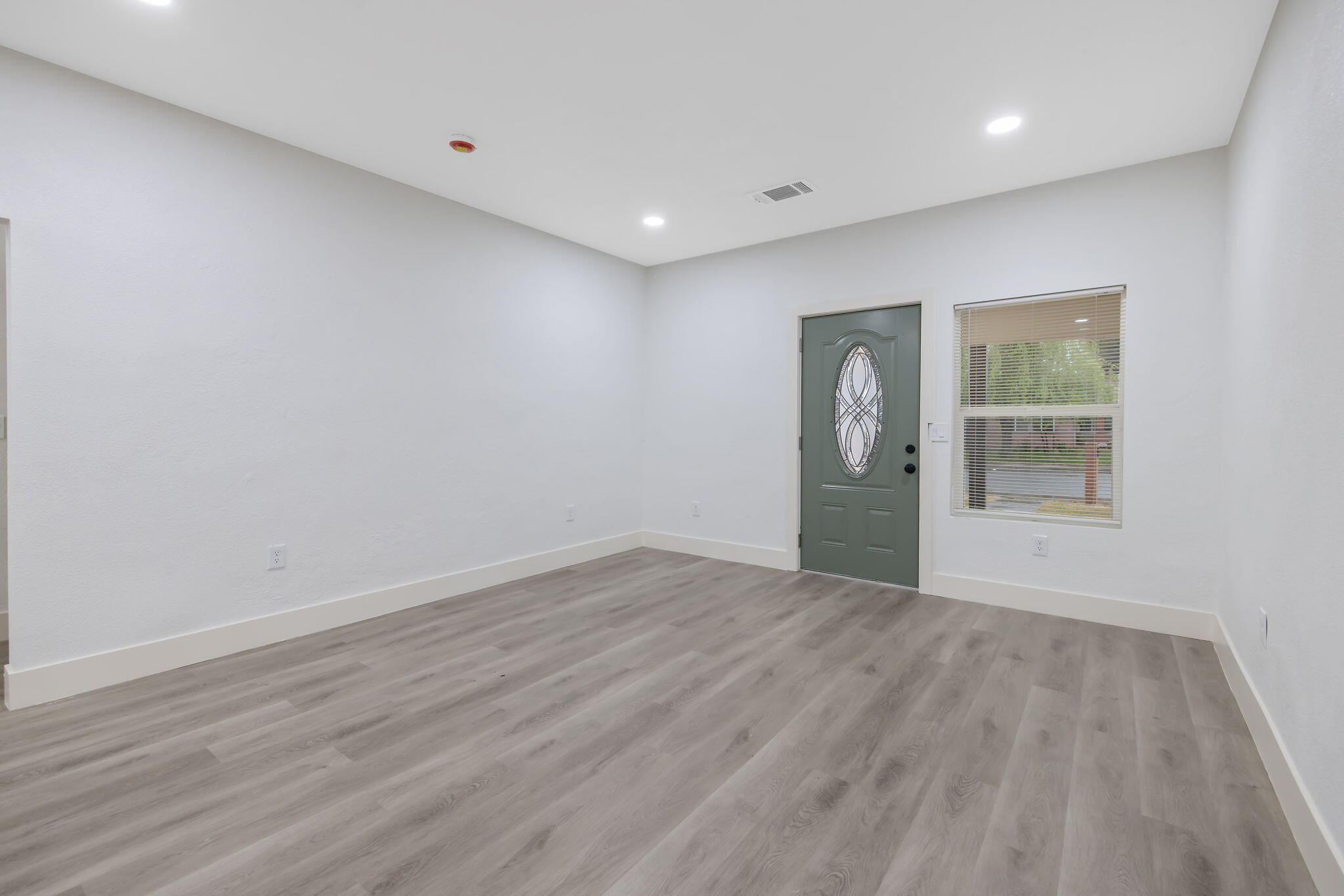 524 S 6th St, Kerman, CA 93630