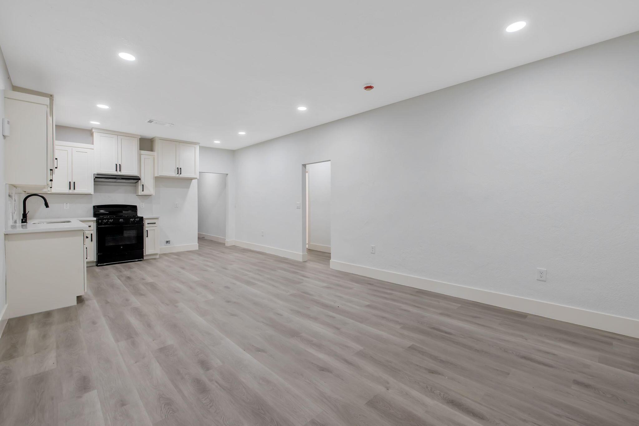 524 S 6th St, Kerman, CA 93630