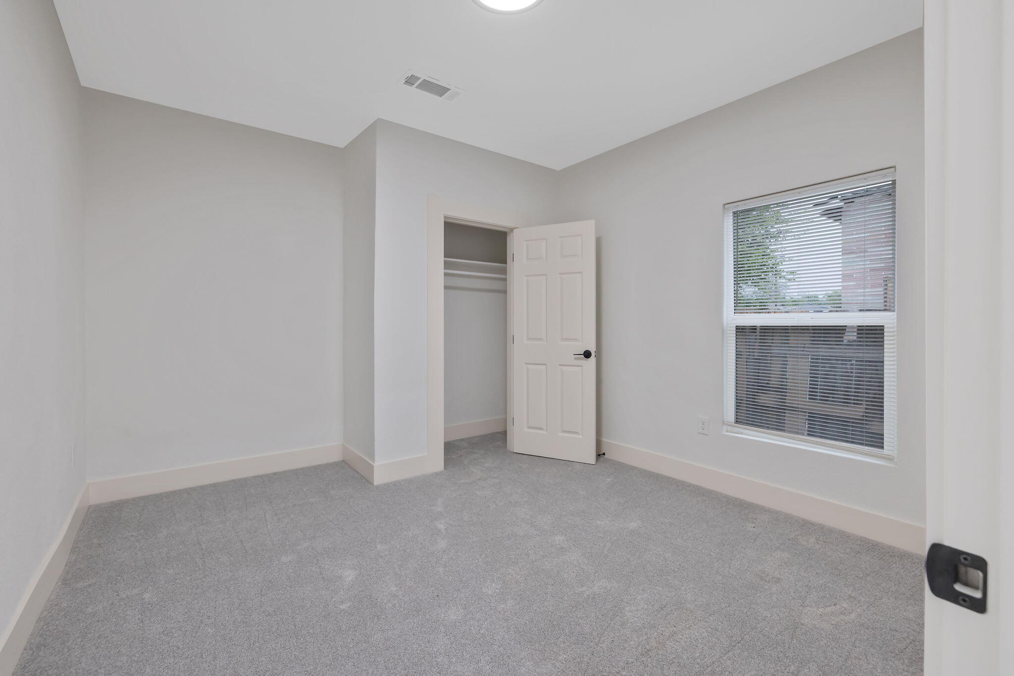 524 S 6th St, Kerman, CA 93630