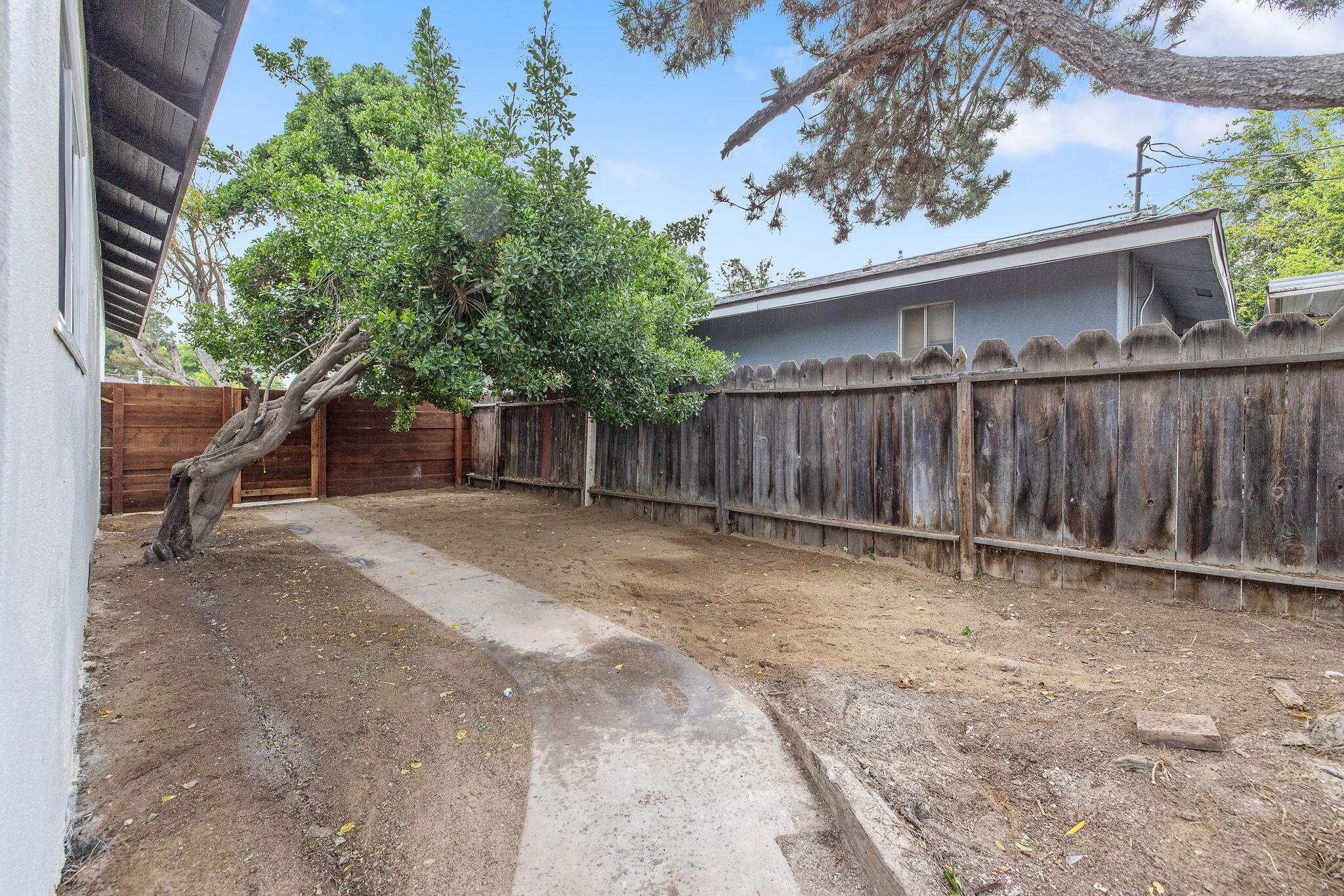 524 S 6th St, Kerman, CA 93630