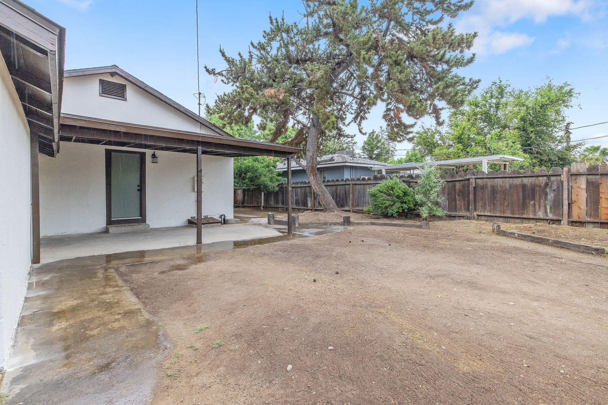 524 S 6th St, Kerman, CA 93630