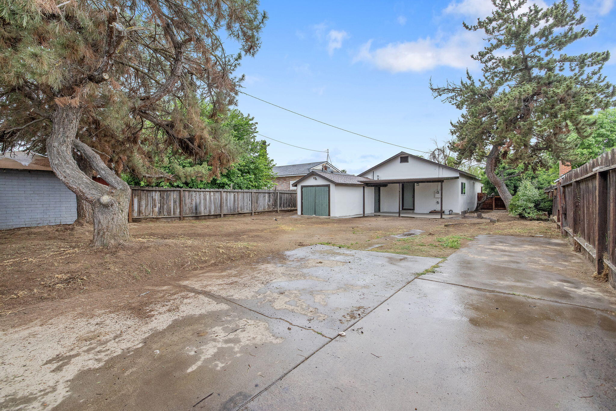 524 S 6th St, Kerman, CA 93630