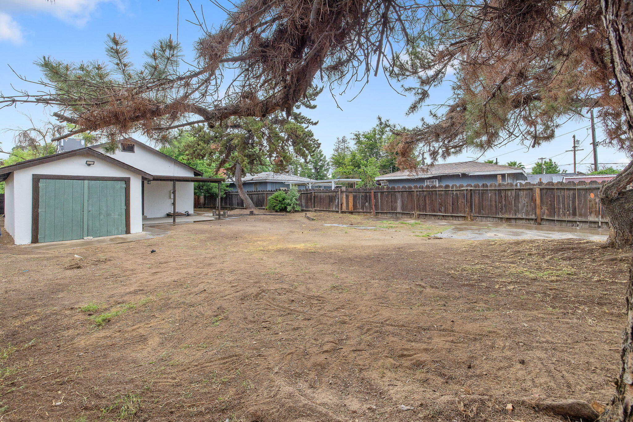 524 S 6th St, Kerman, CA 93630