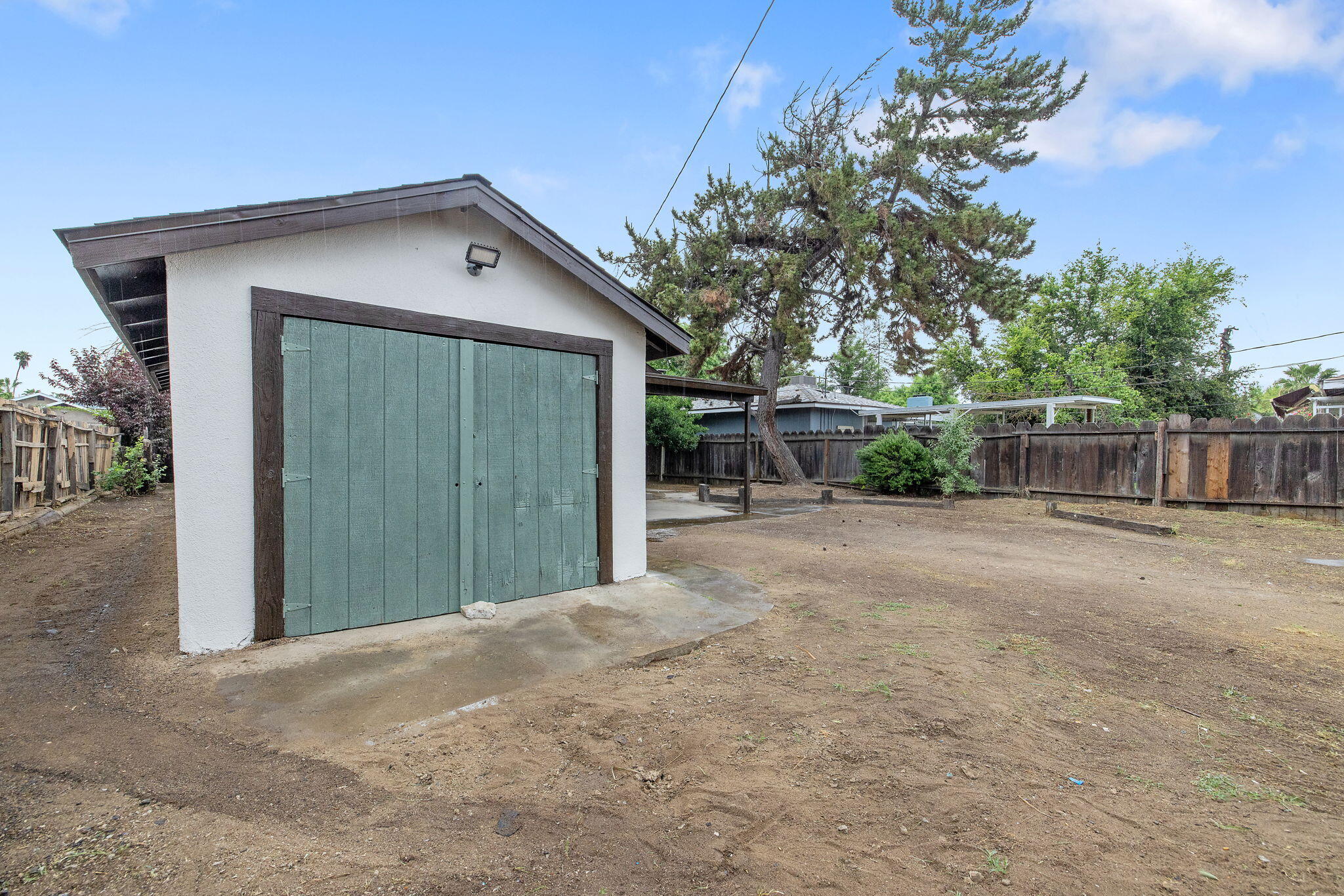 524 S 6th St, Kerman, CA 93630