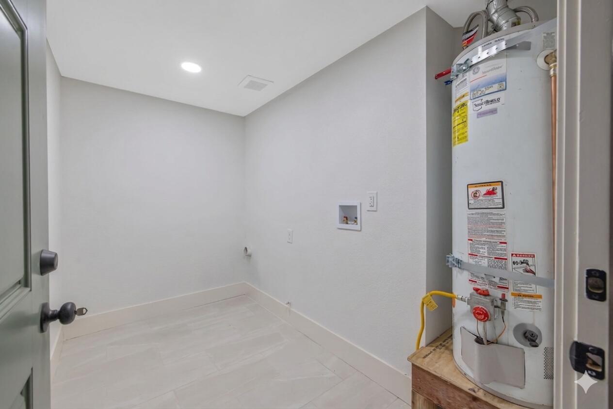 524 S 6th St, Kerman, CA 93630