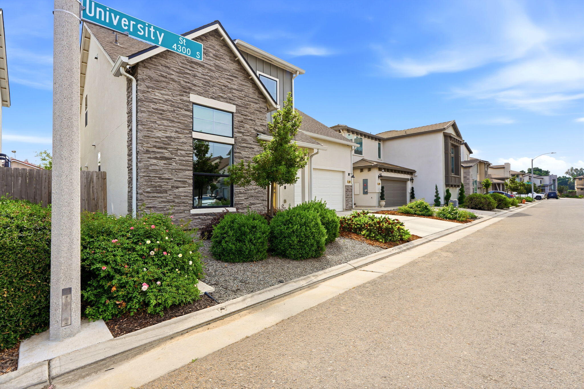 4432 S University St, Visalia, CA 93277