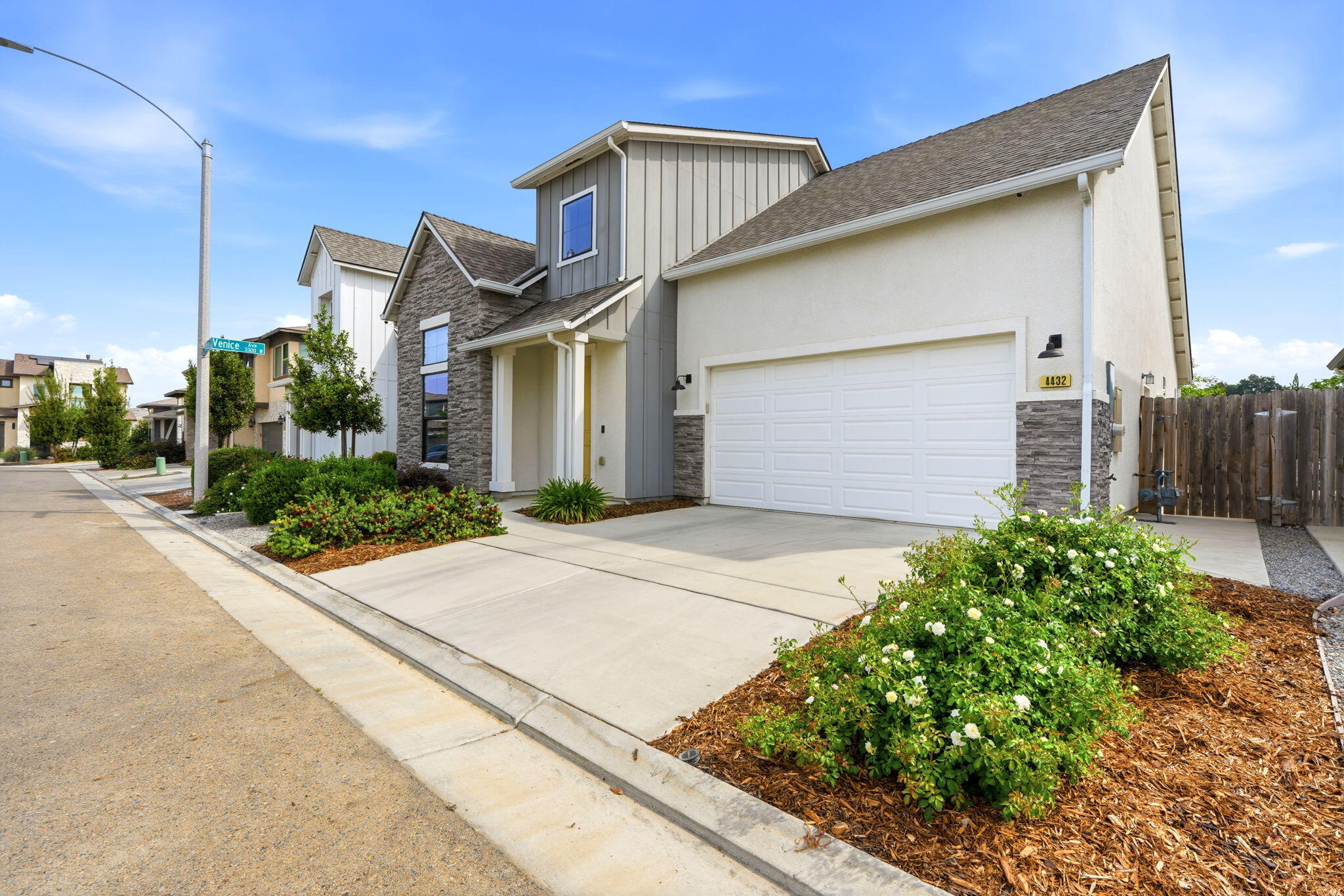 4432 S University St, Visalia, CA 93277