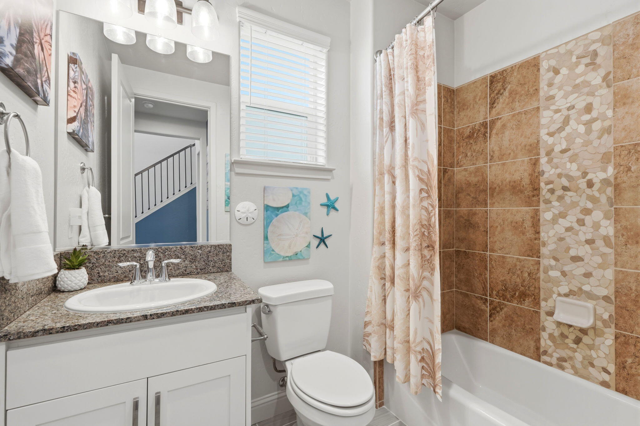 4432 S University St, Visalia, CA 93277