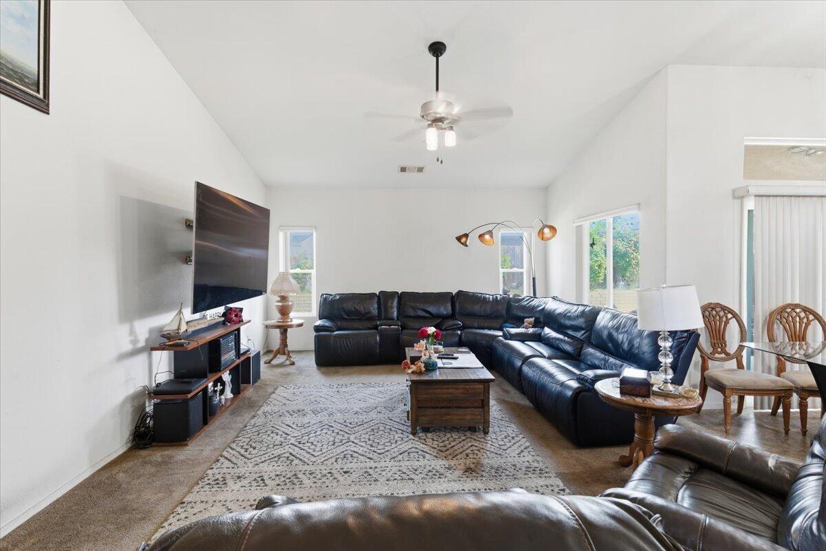 7438 Ensminger Ave, Visalia, CA 93291