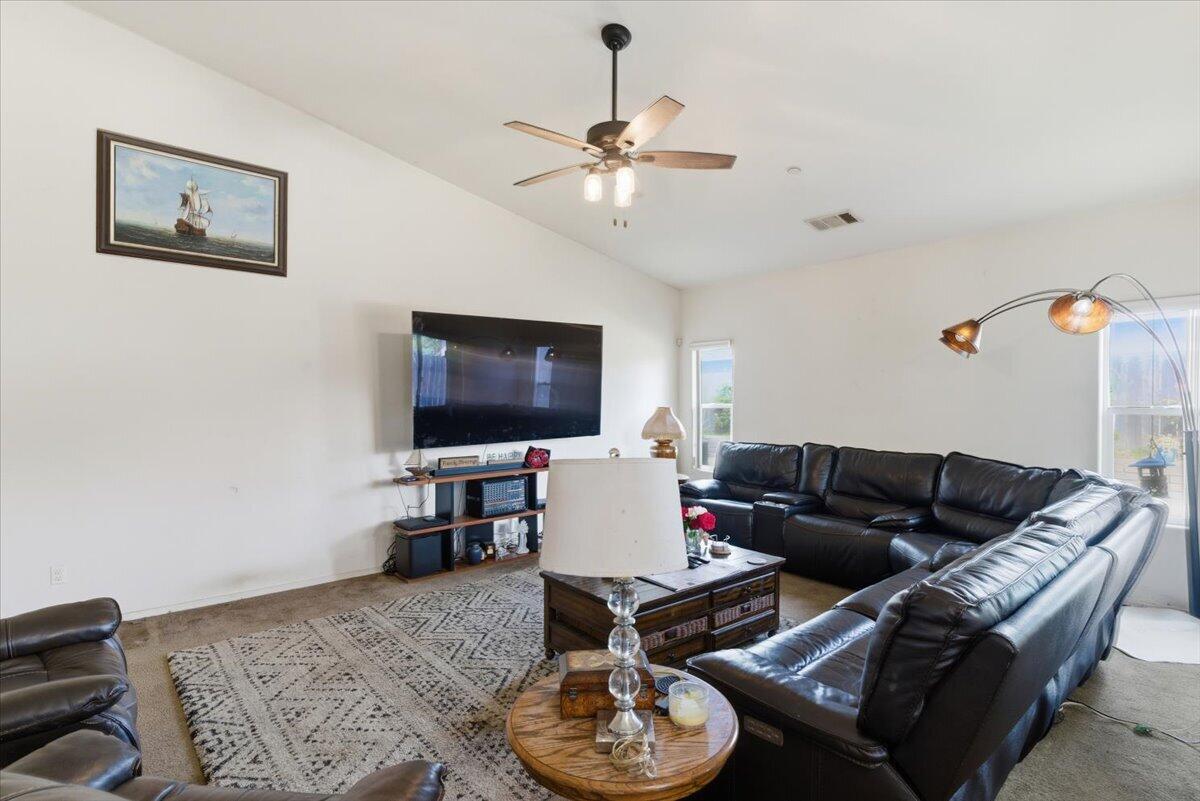 7438 Ensminger Ave, Visalia, CA 93291