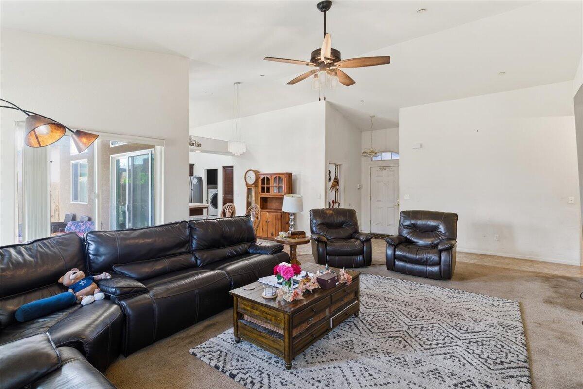 7438 Ensminger Ave, Visalia, CA 93291