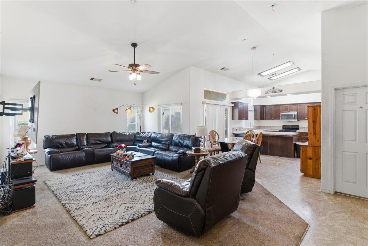 7438 Ensminger Ave, Visalia, CA 93291