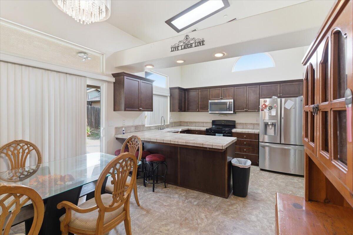 7438 Ensminger Ave, Visalia, CA 93291