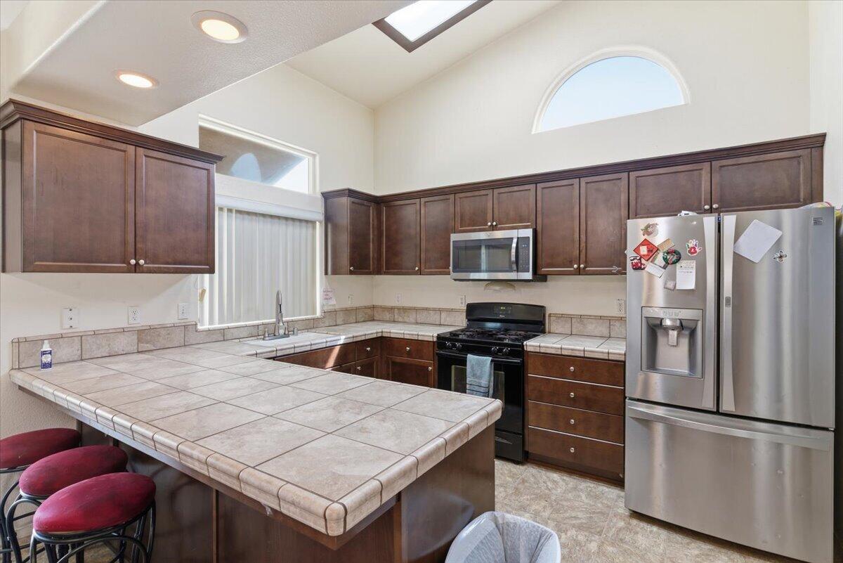 7438 Ensminger Ave, Visalia, CA 93291