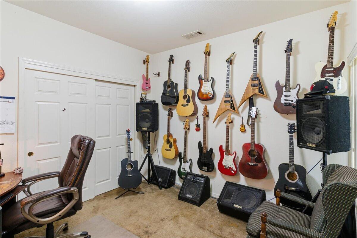 7438 Ensminger Ave, Visalia, CA 93291