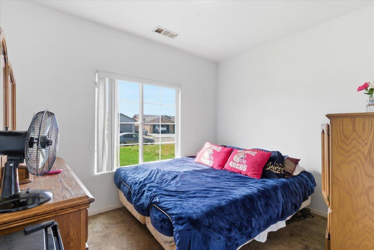 7438 Ensminger Ave, Visalia, CA 93291