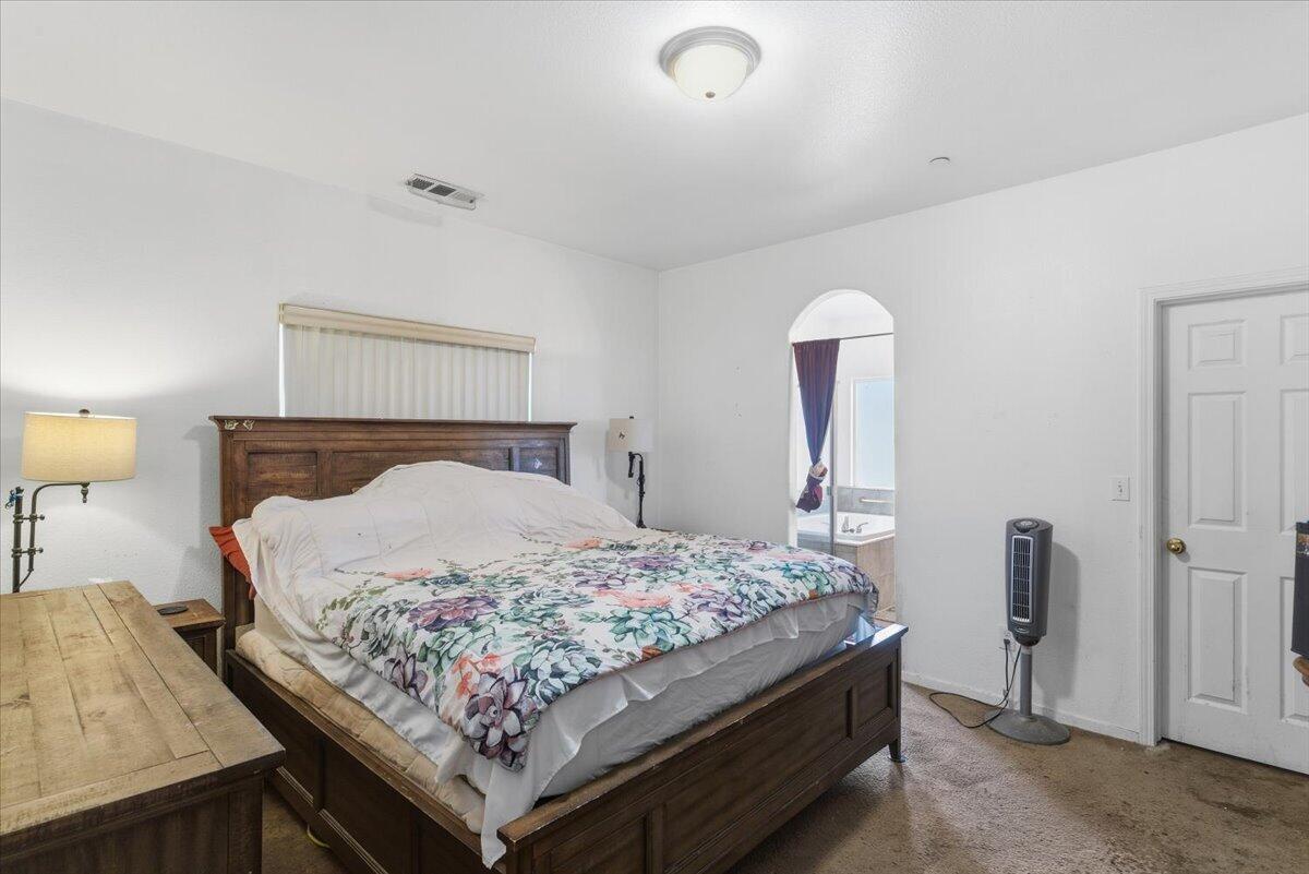 7438 Ensminger Ave, Visalia, CA 93291