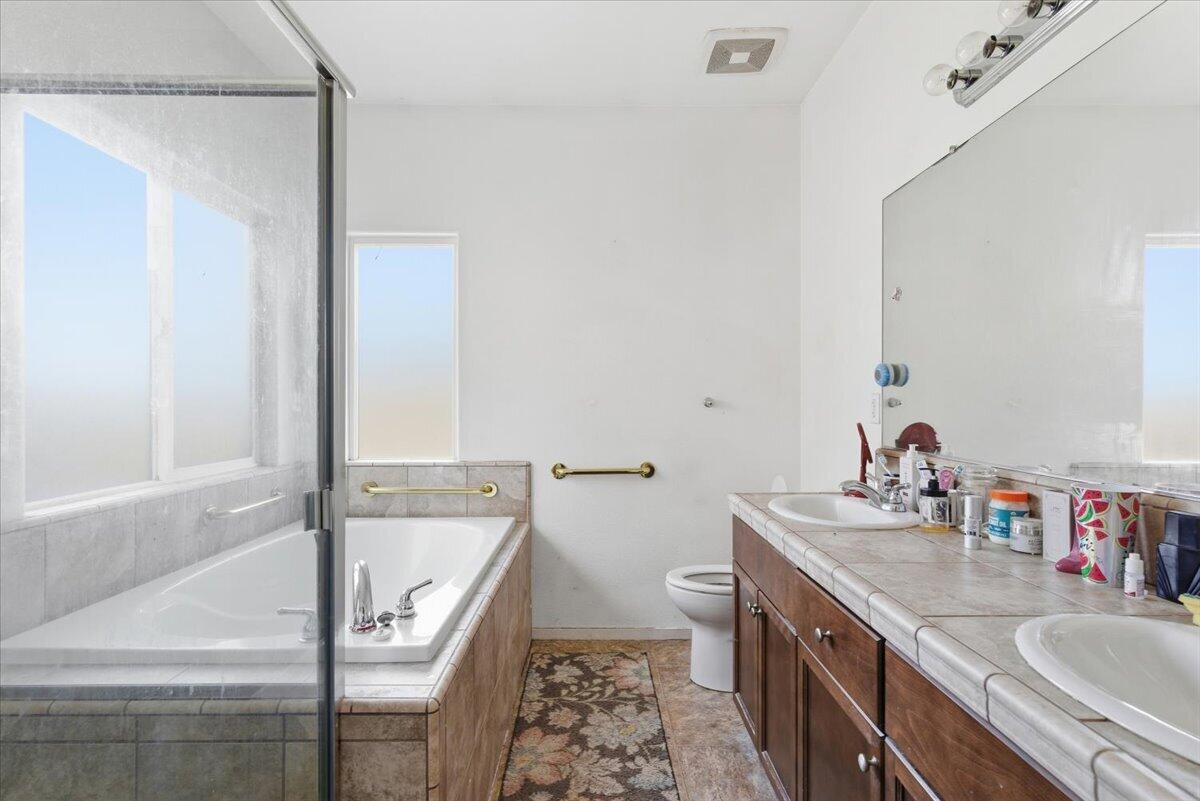 7438 Ensminger Ave, Visalia, CA 93291