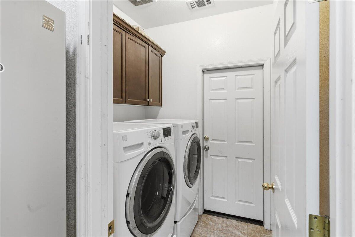 7438 Ensminger Ave, Visalia, CA 93291