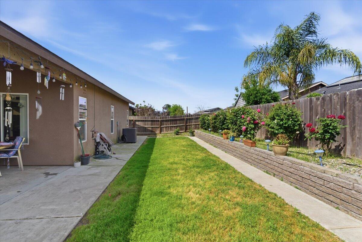 7438 Ensminger Ave, Visalia, CA 93291
