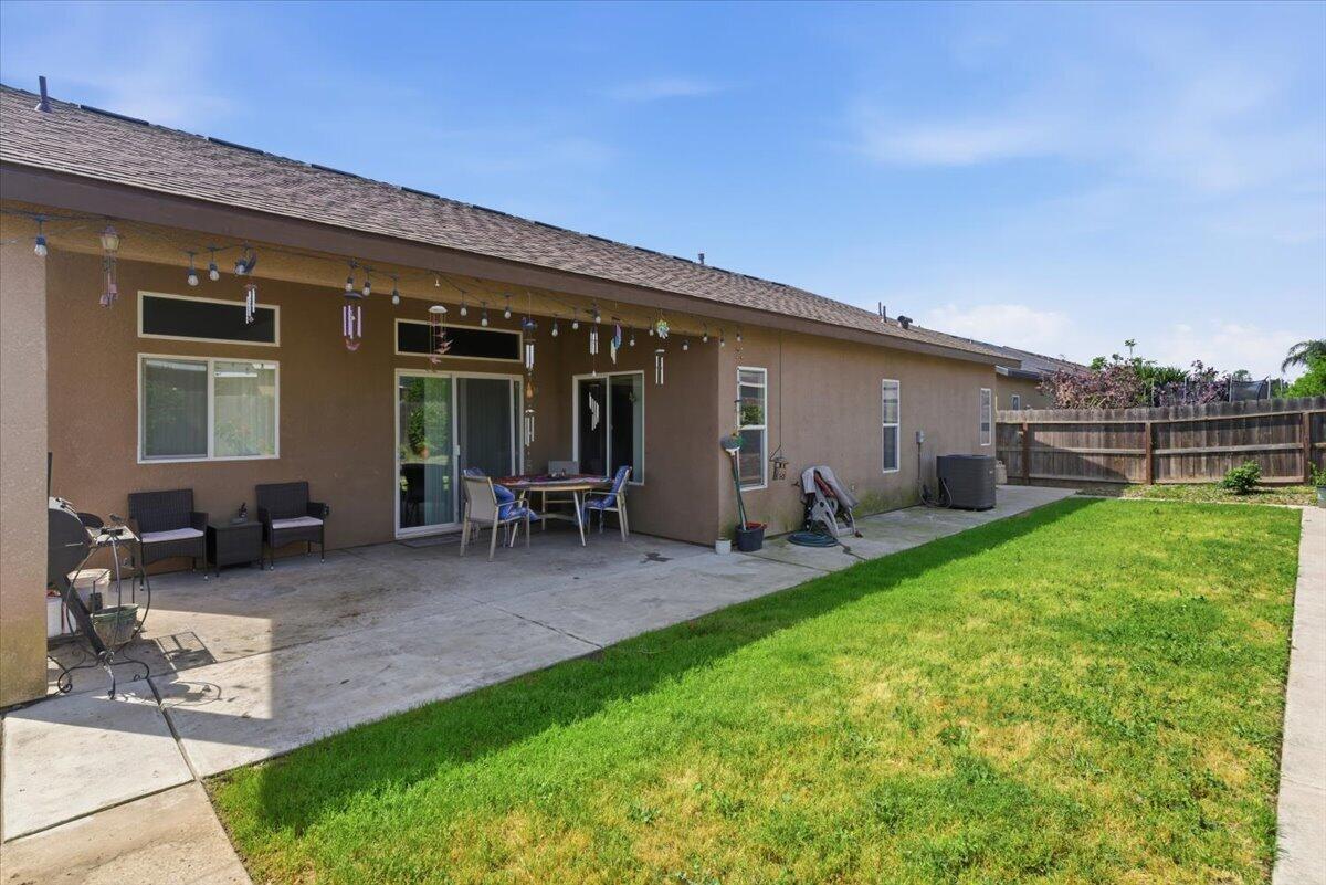7438 Ensminger Ave, Visalia, CA 93291