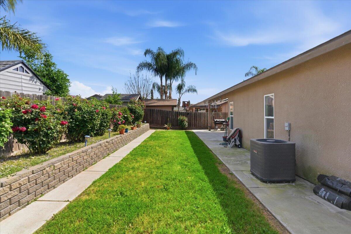 7438 Ensminger Ave, Visalia, CA 93291