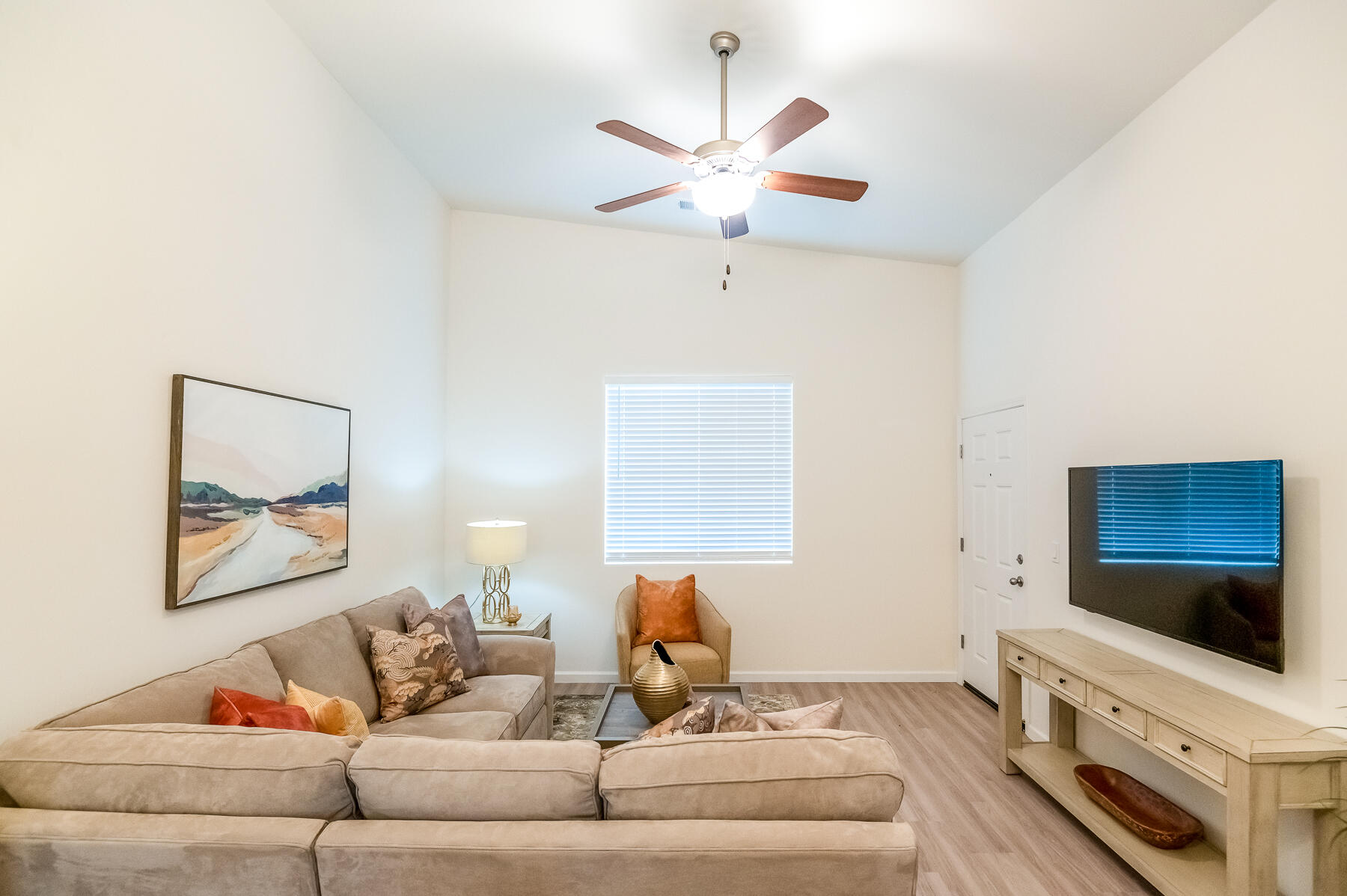 4140 E Kaweah Ave, Visalia, CA 93292