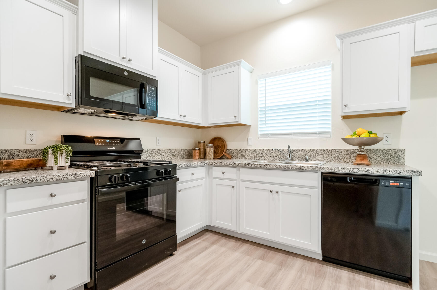 4140 E Kaweah Ave, Visalia, CA 93292