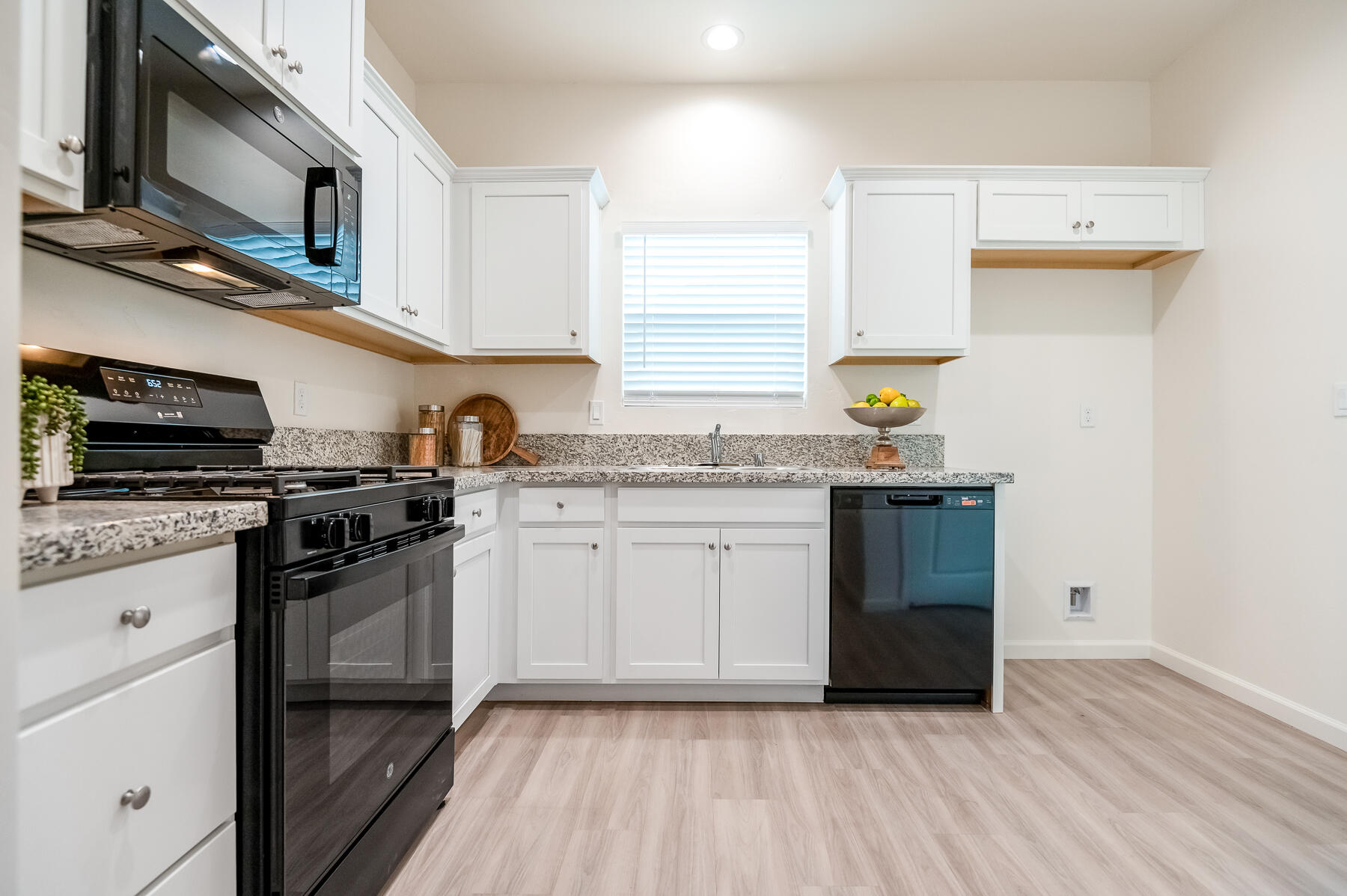 4140 E Kaweah Ave, Visalia, CA 93292