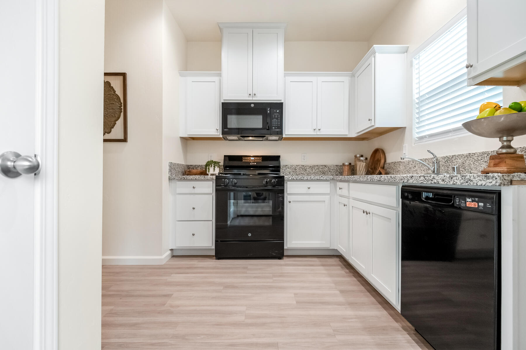 4140 E Kaweah Ave, Visalia, CA 93292