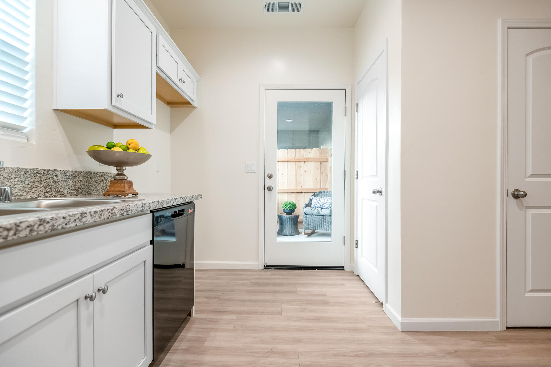 4140 E Kaweah Ave, Visalia, CA 93292