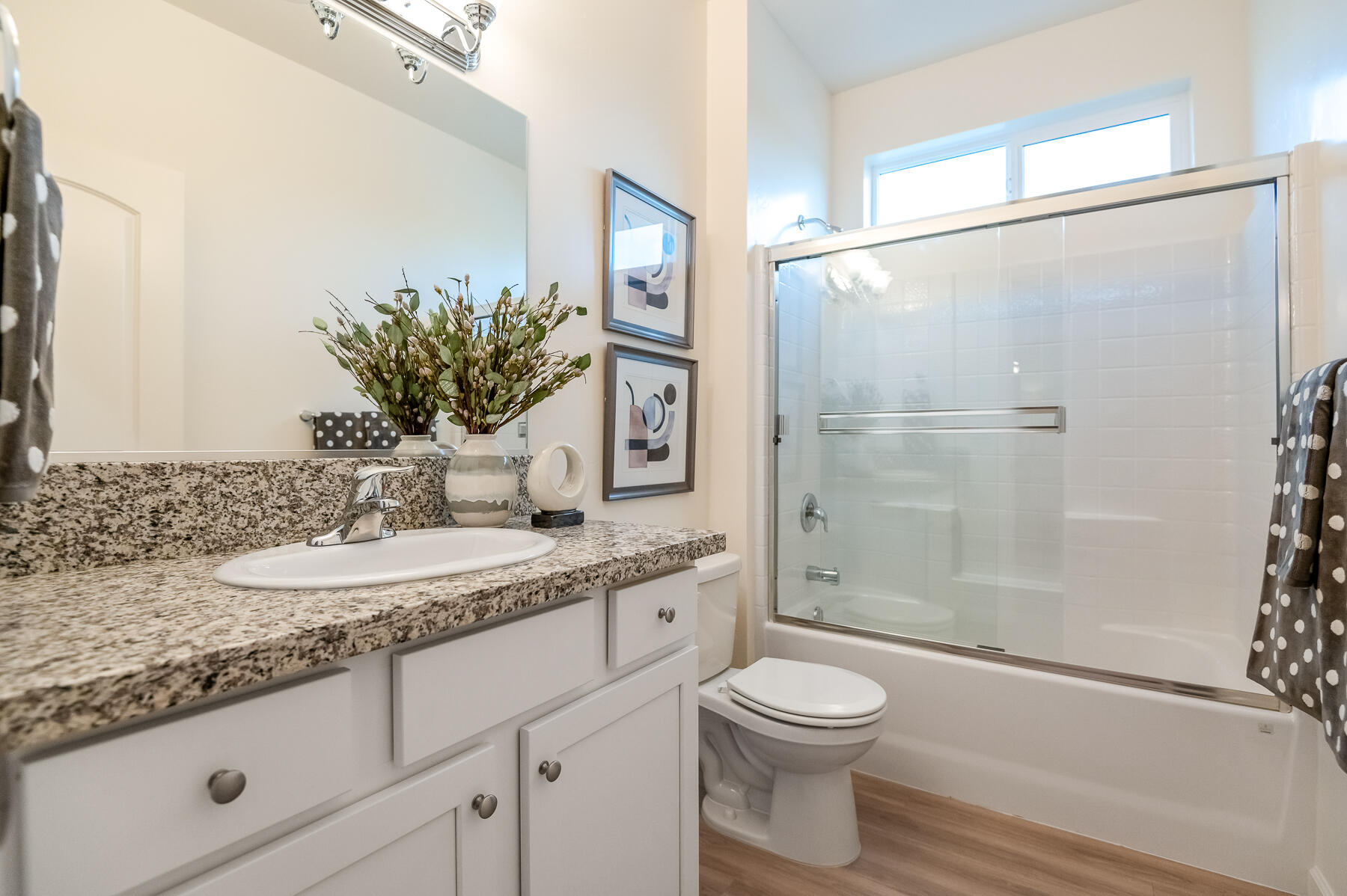 4140 E Kaweah Ave, Visalia, CA 93292