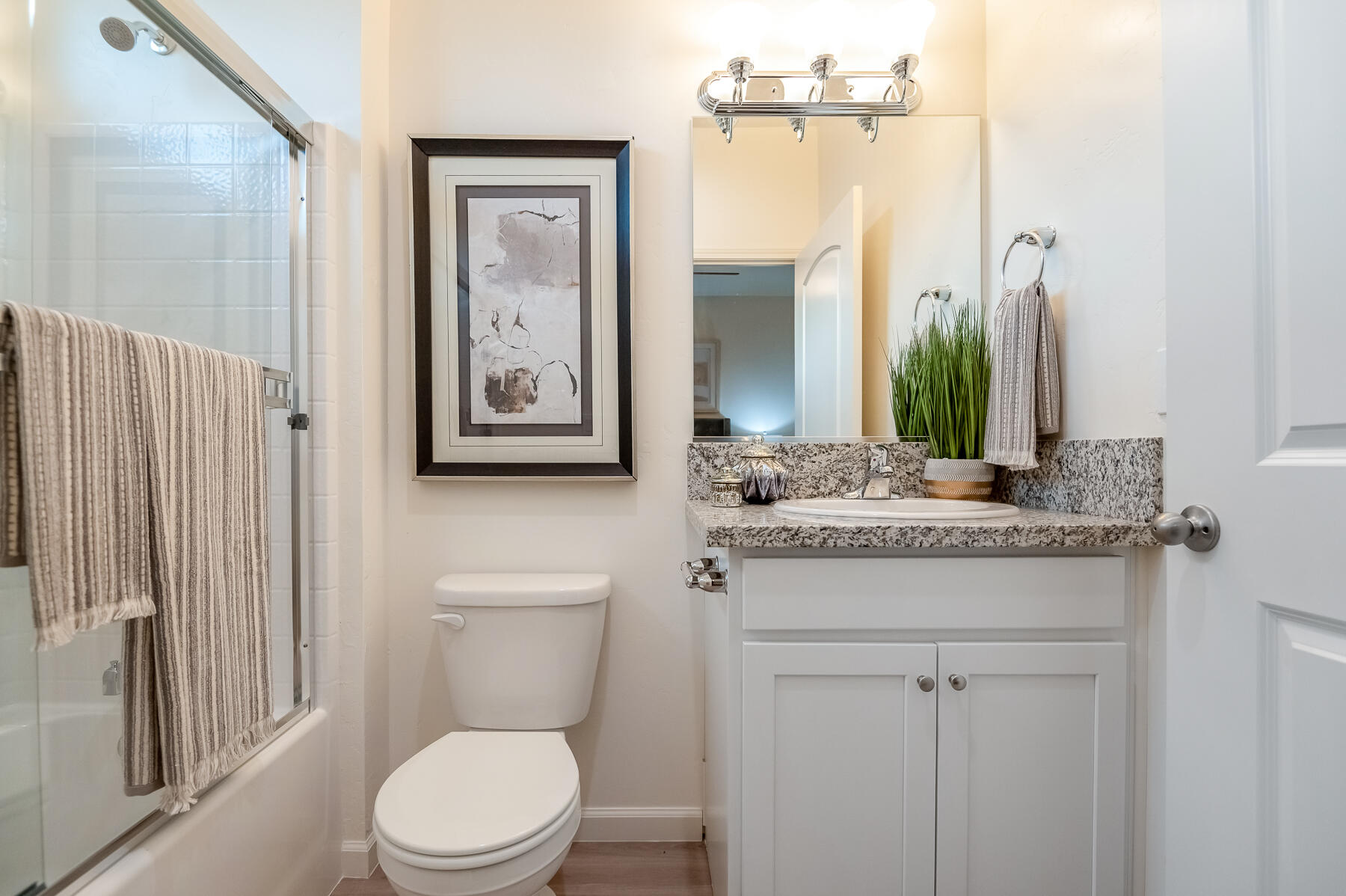 4140 E Kaweah Ave, Visalia, CA 93292