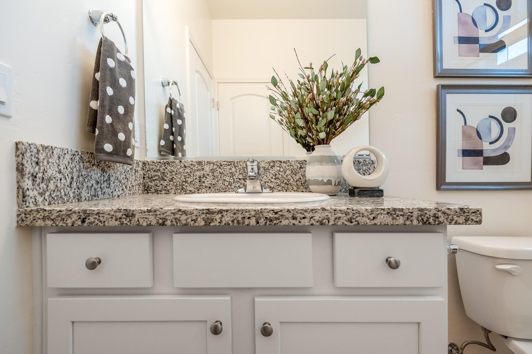 4140 E Kaweah Ave, Visalia, CA 93292