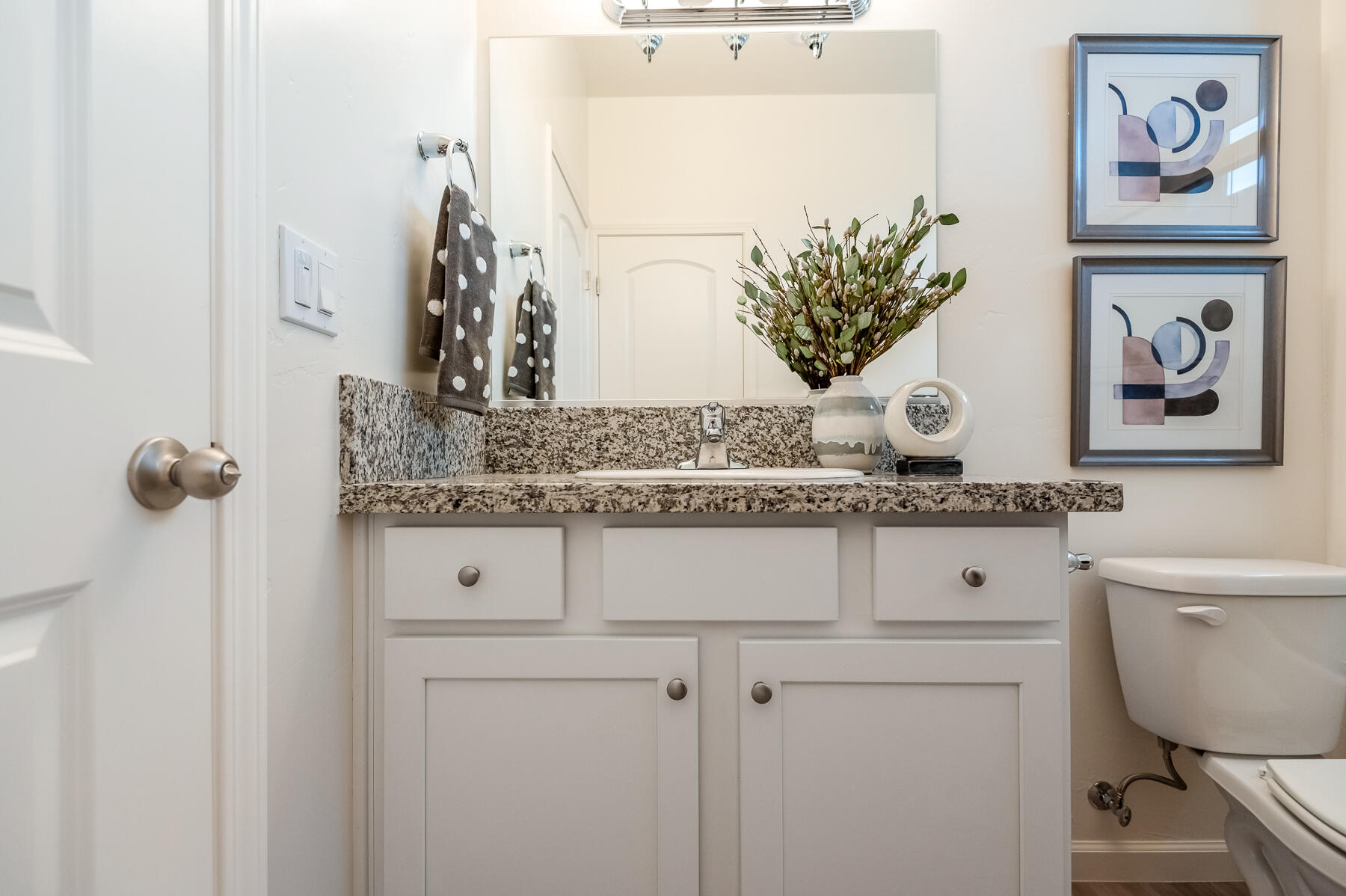 4140 E Kaweah Ave, Visalia, CA 93292