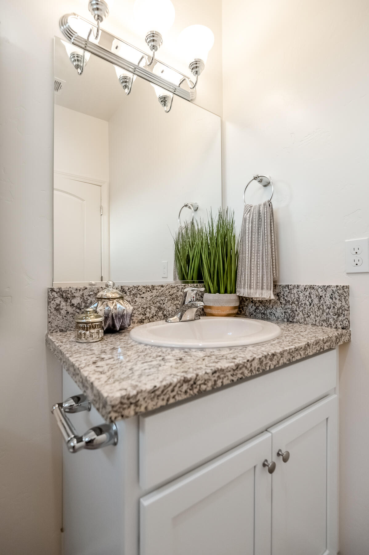 4140 E Kaweah Ave, Visalia, CA 93292