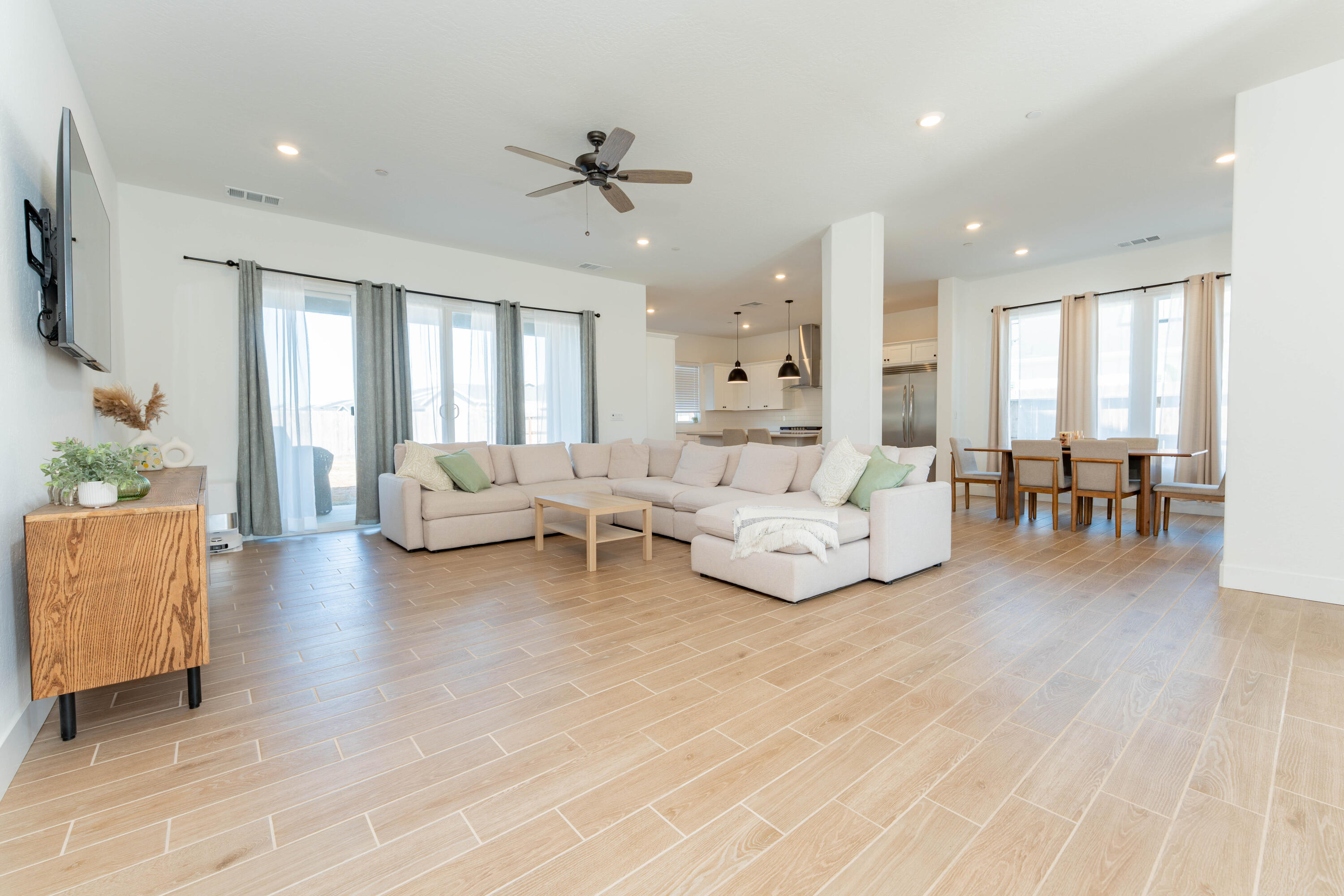 3811 N Santa Fe St, Visalia, CA 93292