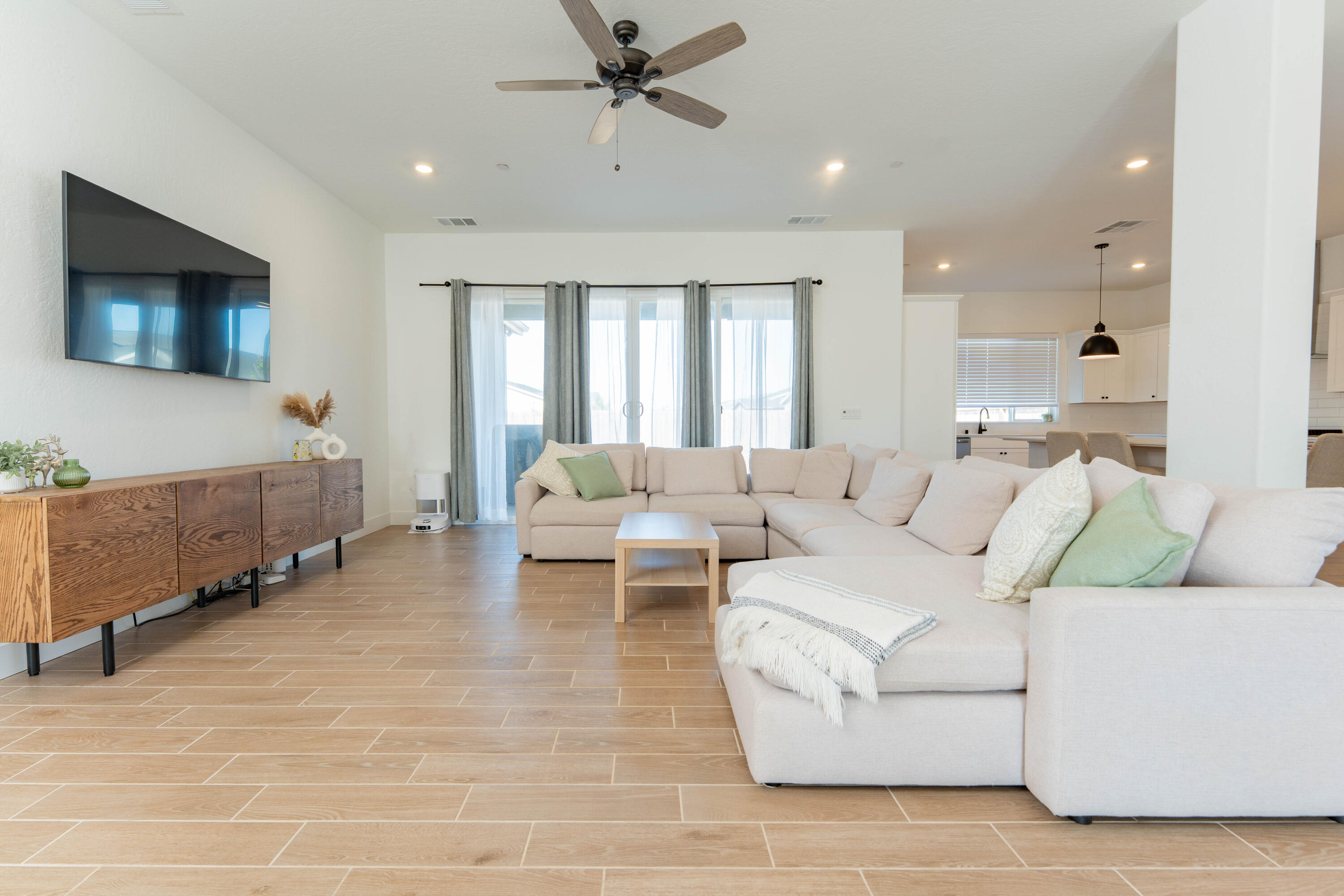 3811 N Santa Fe St, Visalia, CA 93292