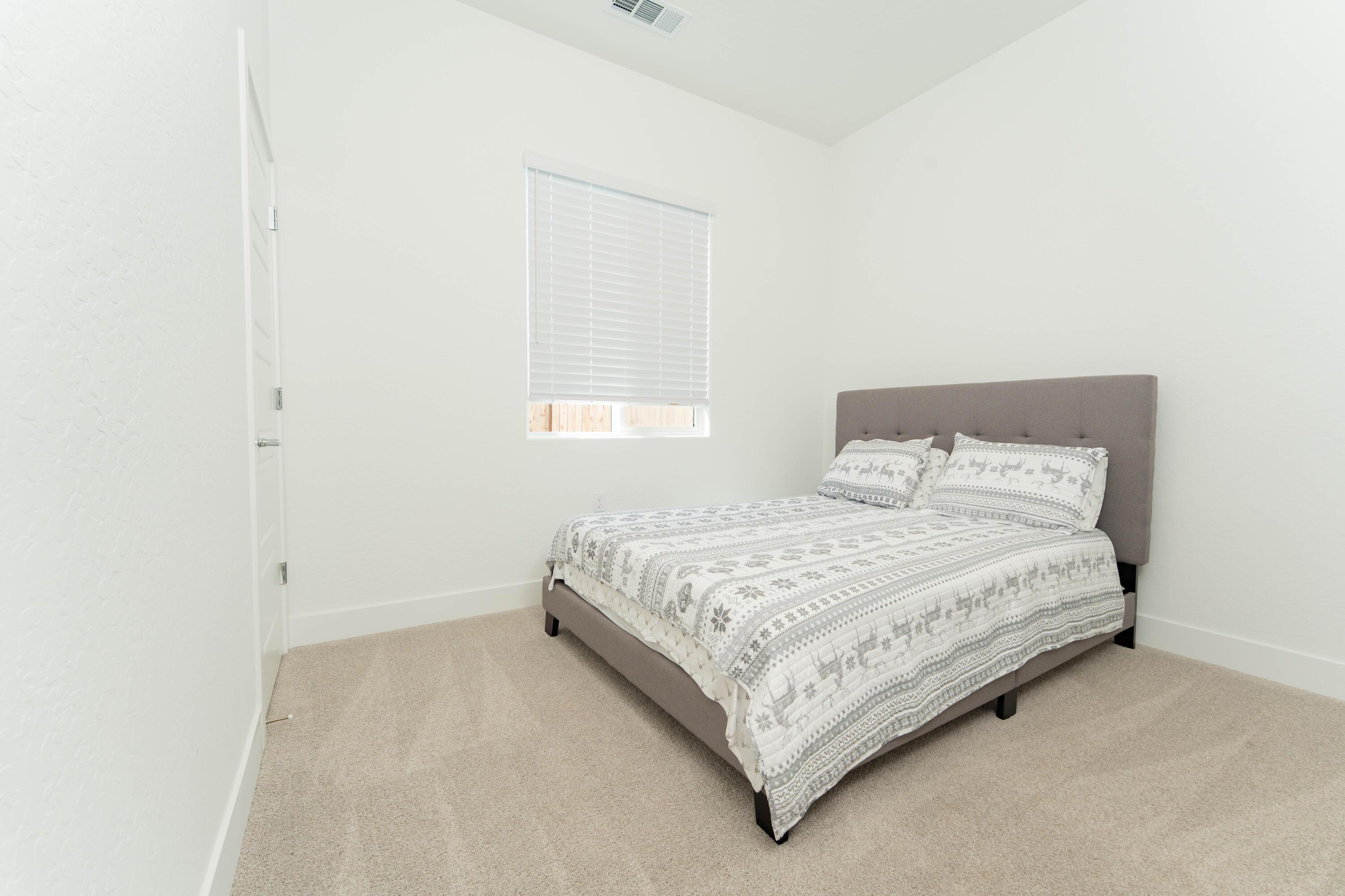 3811 N Santa Fe St, Visalia, CA 93292